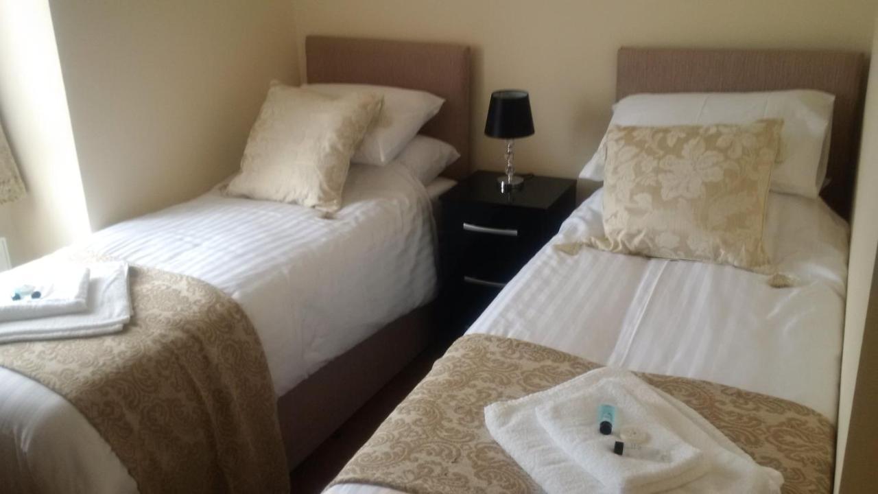 The Edinburgh Castle Bed & Breakfast Holyhead Ngoại thất bức ảnh