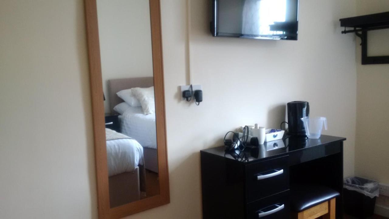The Edinburgh Castle Bed & Breakfast Holyhead Ngoại thất bức ảnh